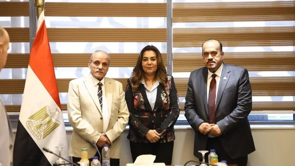 وزيرة التنمية المحلية تدرس طلبات النواب لحل قضايا المواطنين