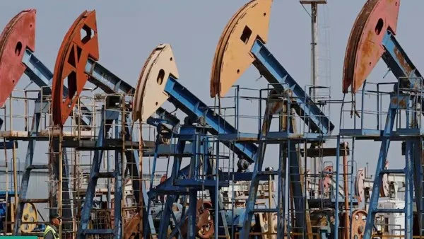 الهند تعزز وارداتها النفطية بخمسة ملايين برميل جديدة