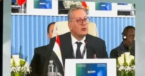 زيارة ميدانية لوزير البترول في حقل البركة بكوم أمبو