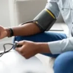 علامات تستدعي زيارة طبيب القلب أثناء المشي