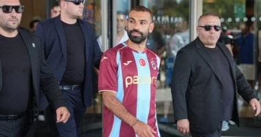 استقبال جماهيري لمحمد صلاح في مطار طرابزون