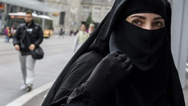 إيطاليا تتجه لحظر النقاب والبرقع في الأماكن العامة